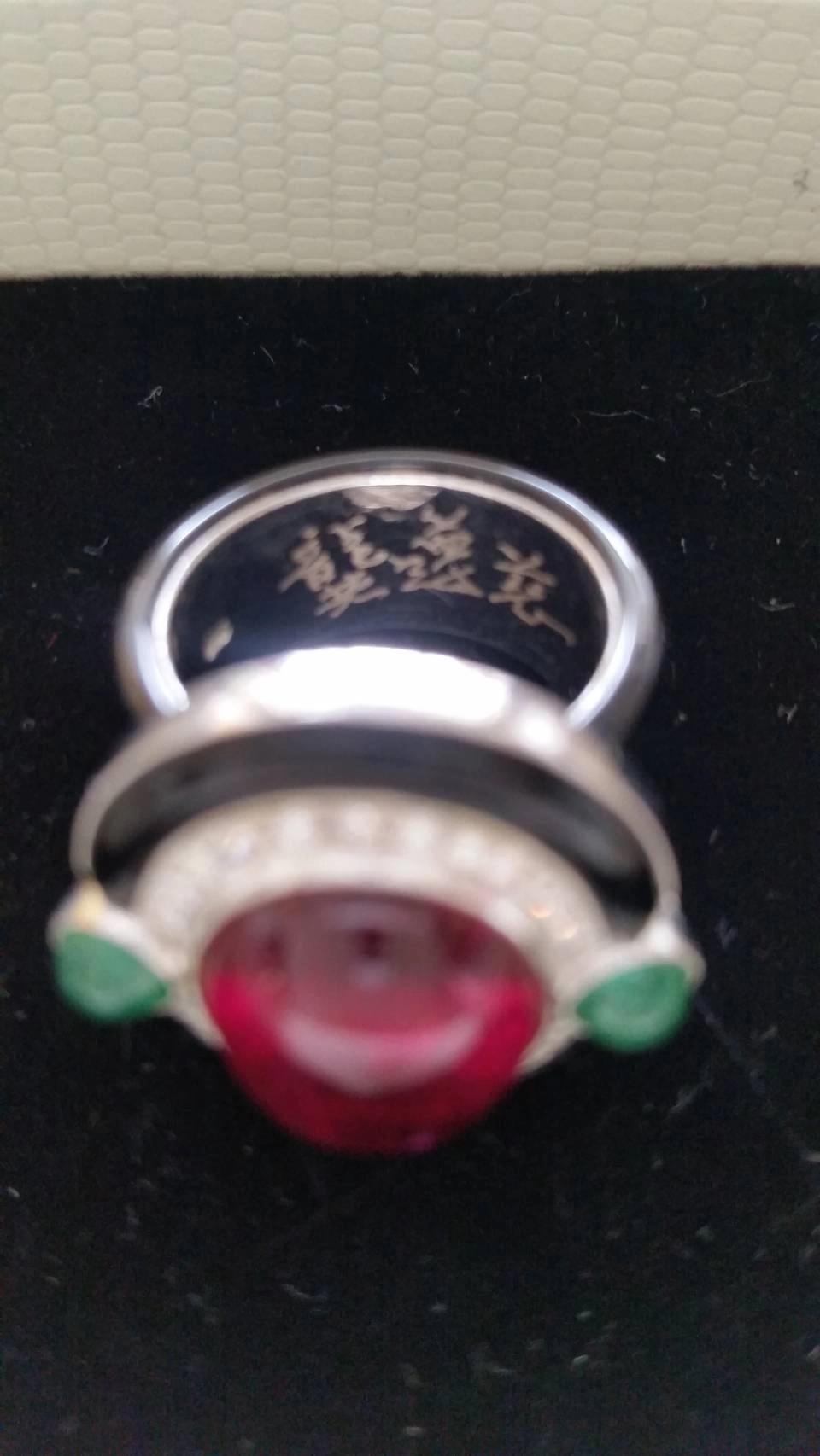 龔遵慈-碧璽瑪瑙鑲綠寶-39-50萬5.5cm正面