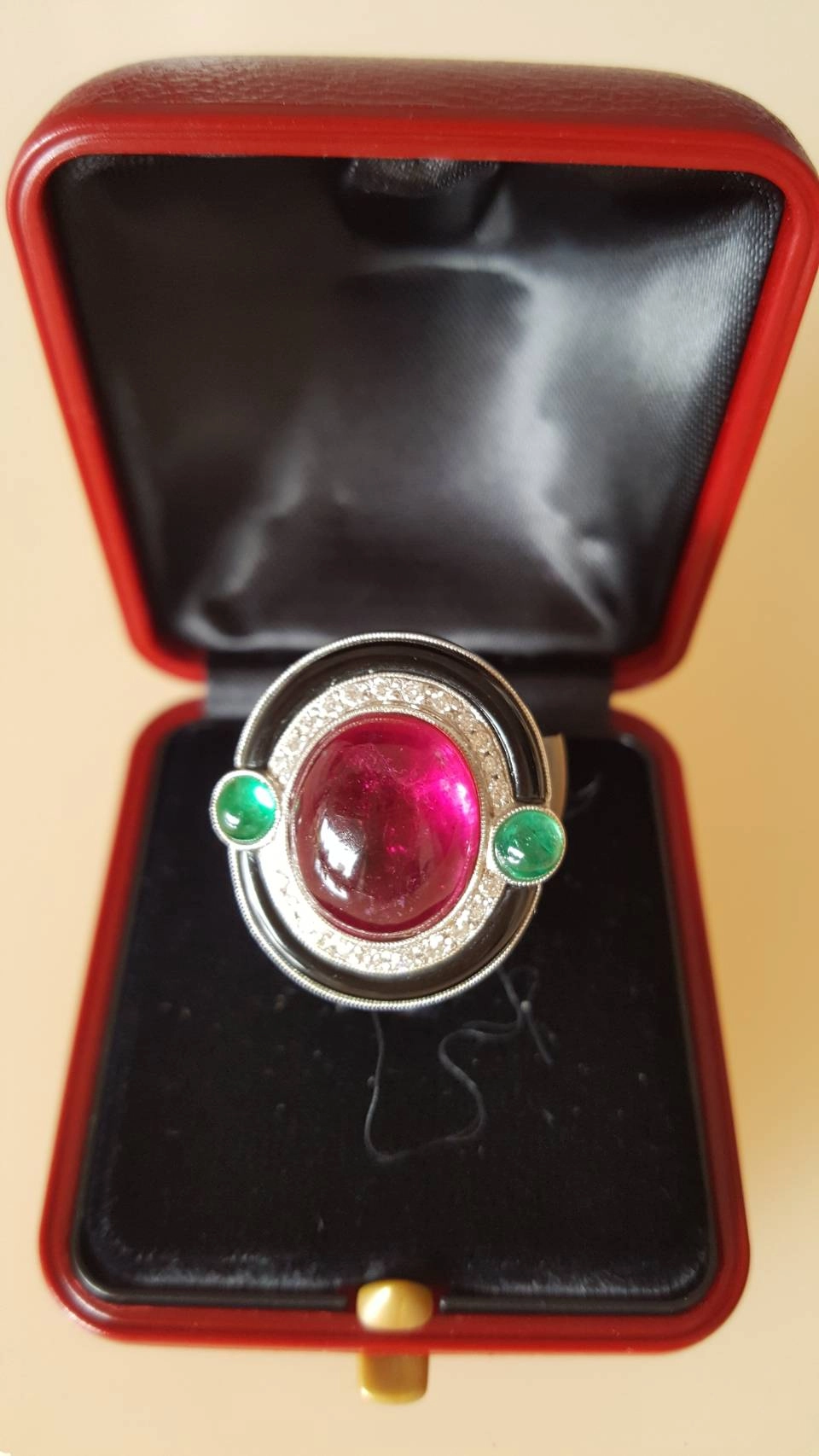 龔遵慈-碧璽瑪瑙鑲綠寶-39-50萬5.5cm正面