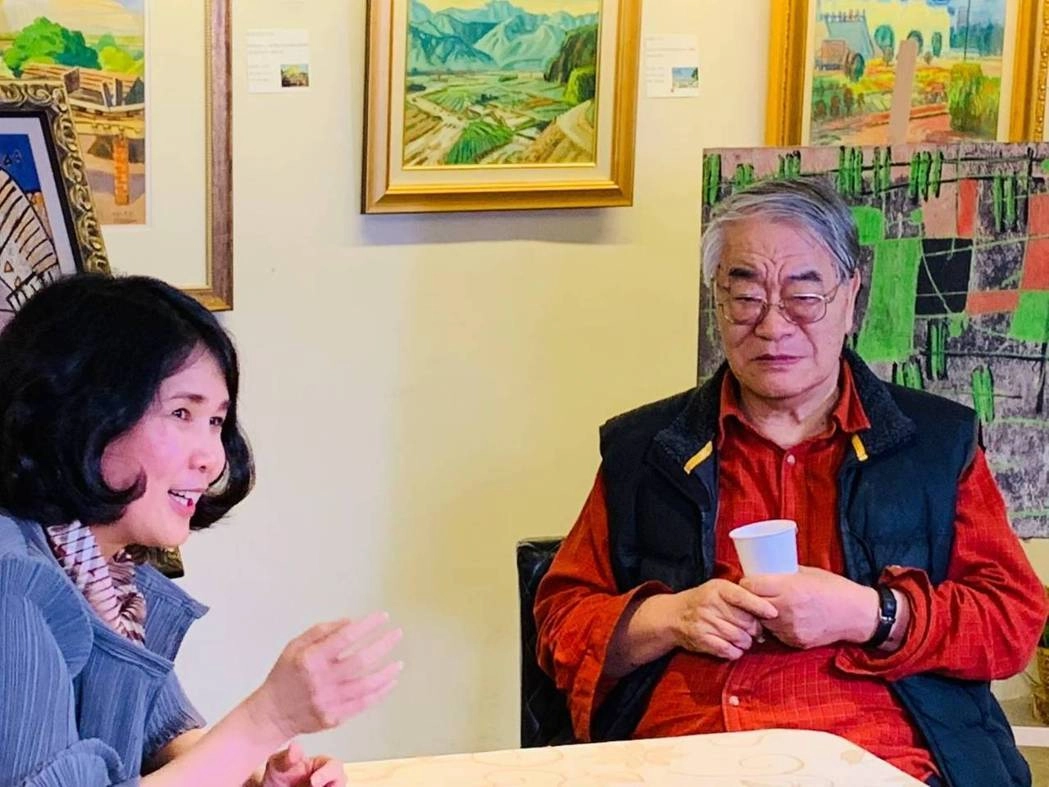 藝術大師閻振瀛教授(右)與上古國際藝術總監陳虹安(左)。